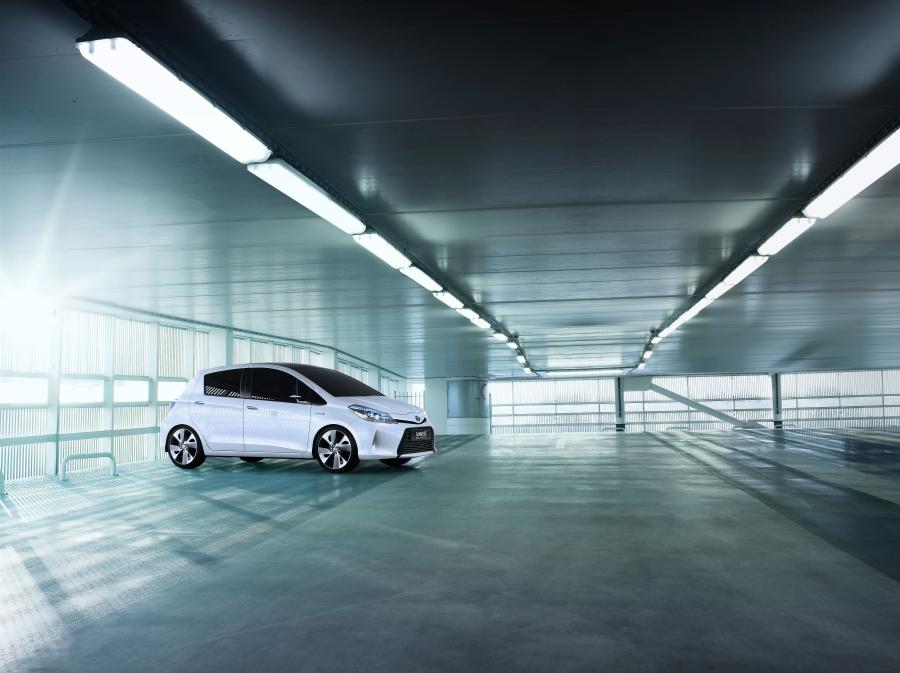  Toyota Yaris HSD Concept 2011 года  (фото 16 из 18)